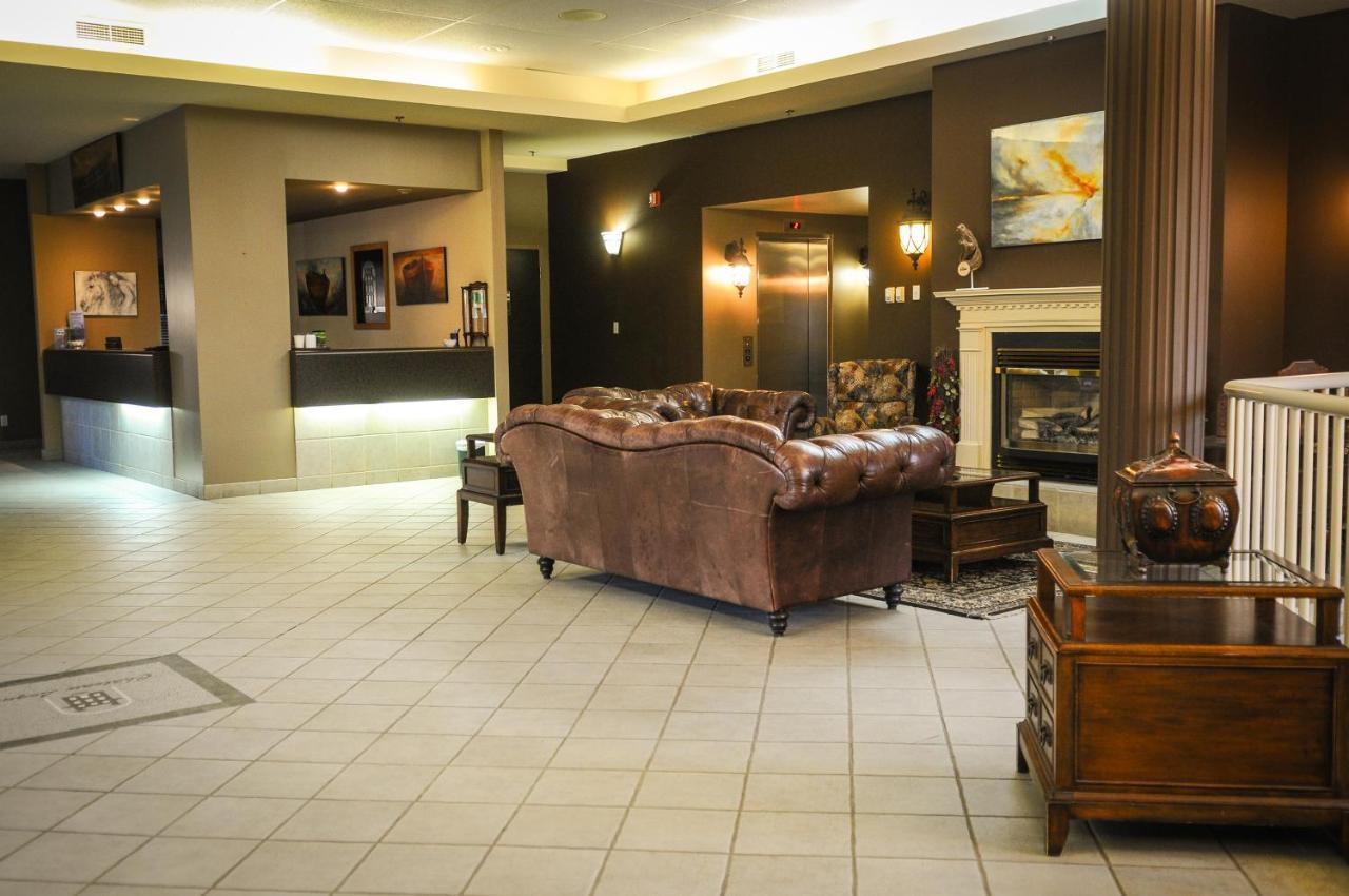 Chateau Logue Hotel Maniwaki Екстериор снимка