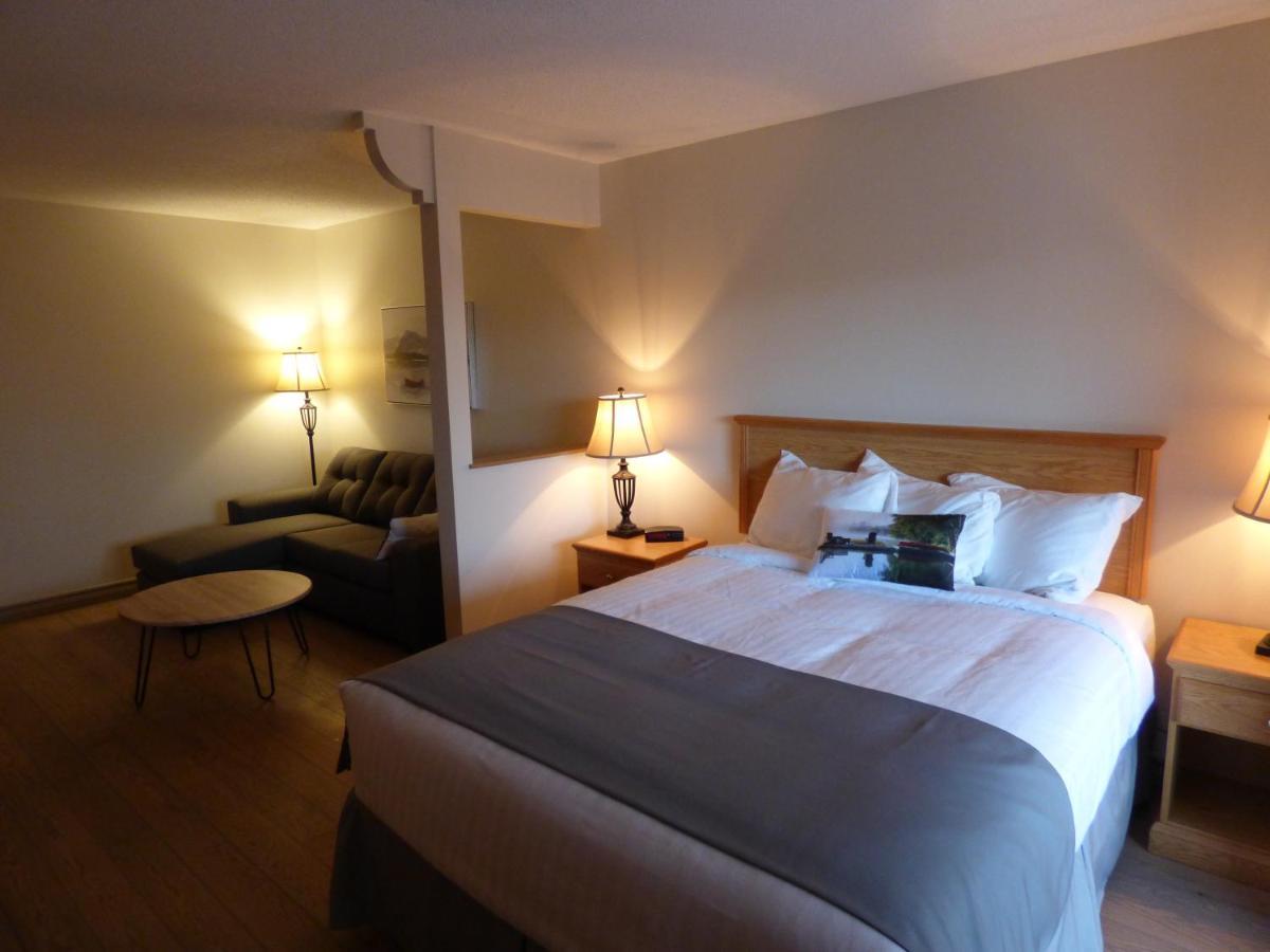 Chateau Logue Hotel Maniwaki Екстериор снимка