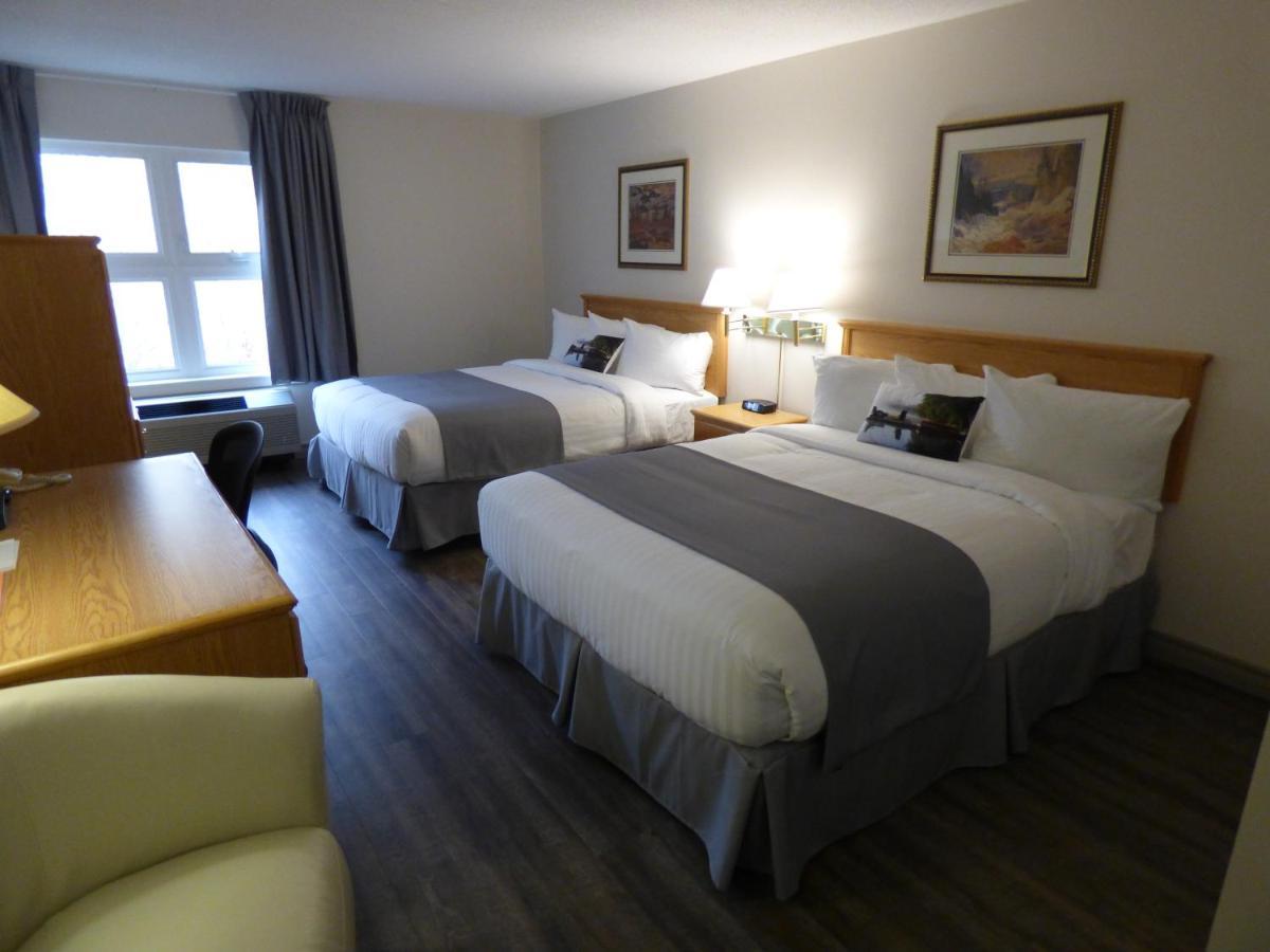 Chateau Logue Hotel Maniwaki Екстериор снимка