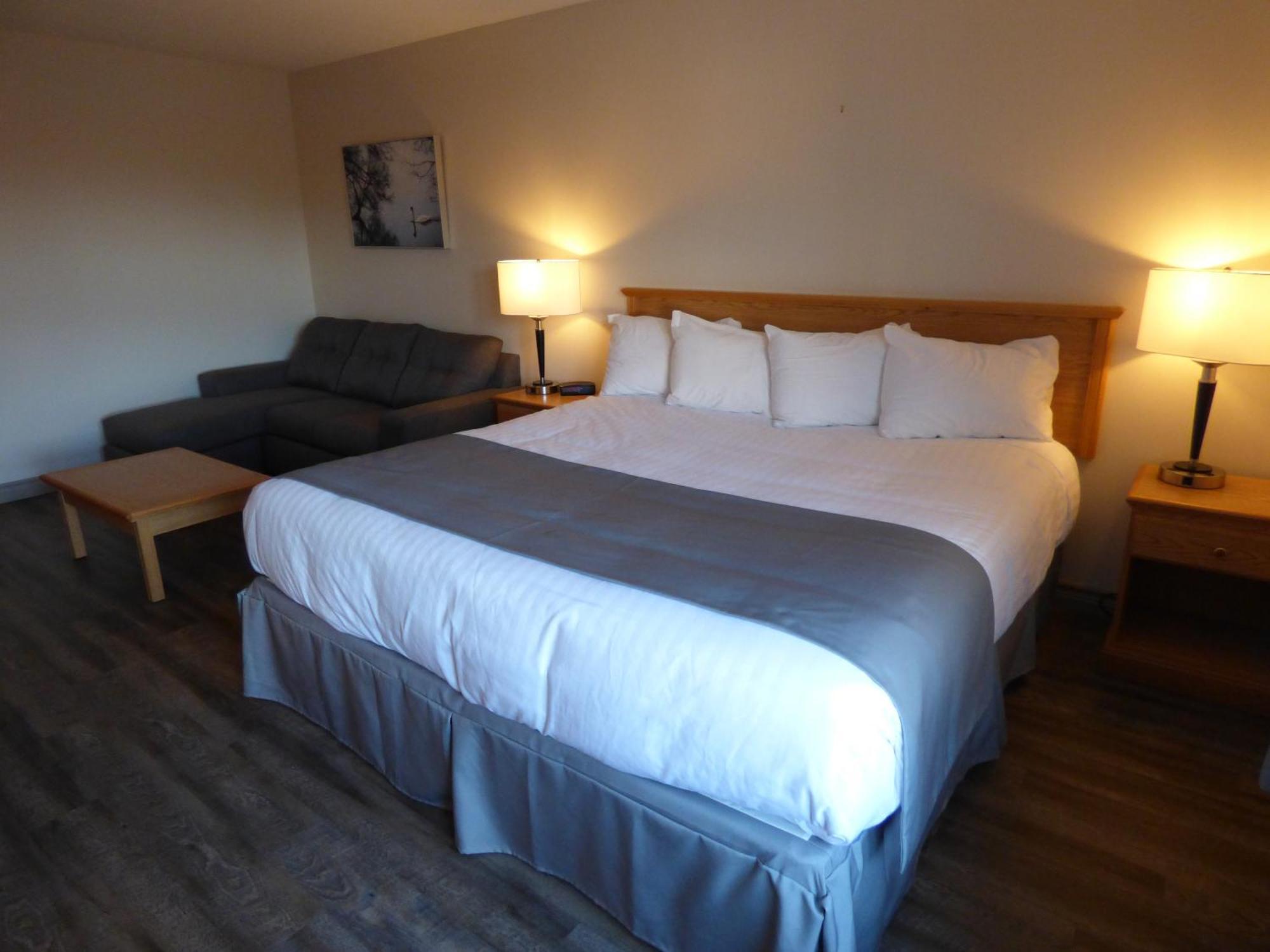 Chateau Logue Hotel Maniwaki Екстериор снимка