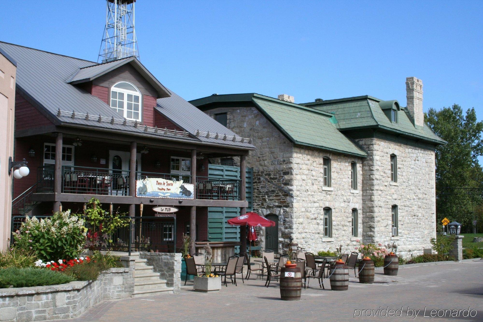 Chateau Logue Hotel Maniwaki Екстериор снимка