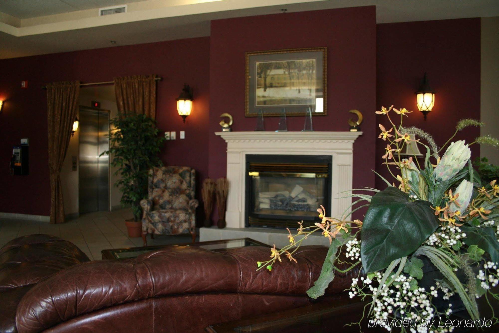 Chateau Logue Hotel Maniwaki Екстериор снимка
