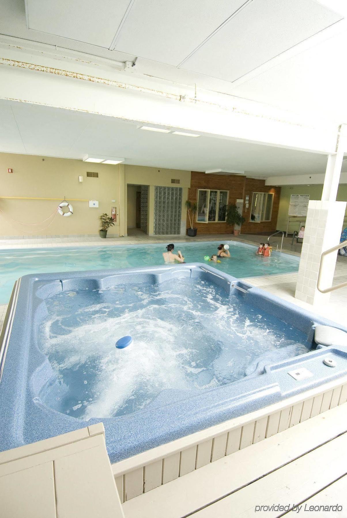 Chateau Logue Hotel Maniwaki Екстериор снимка