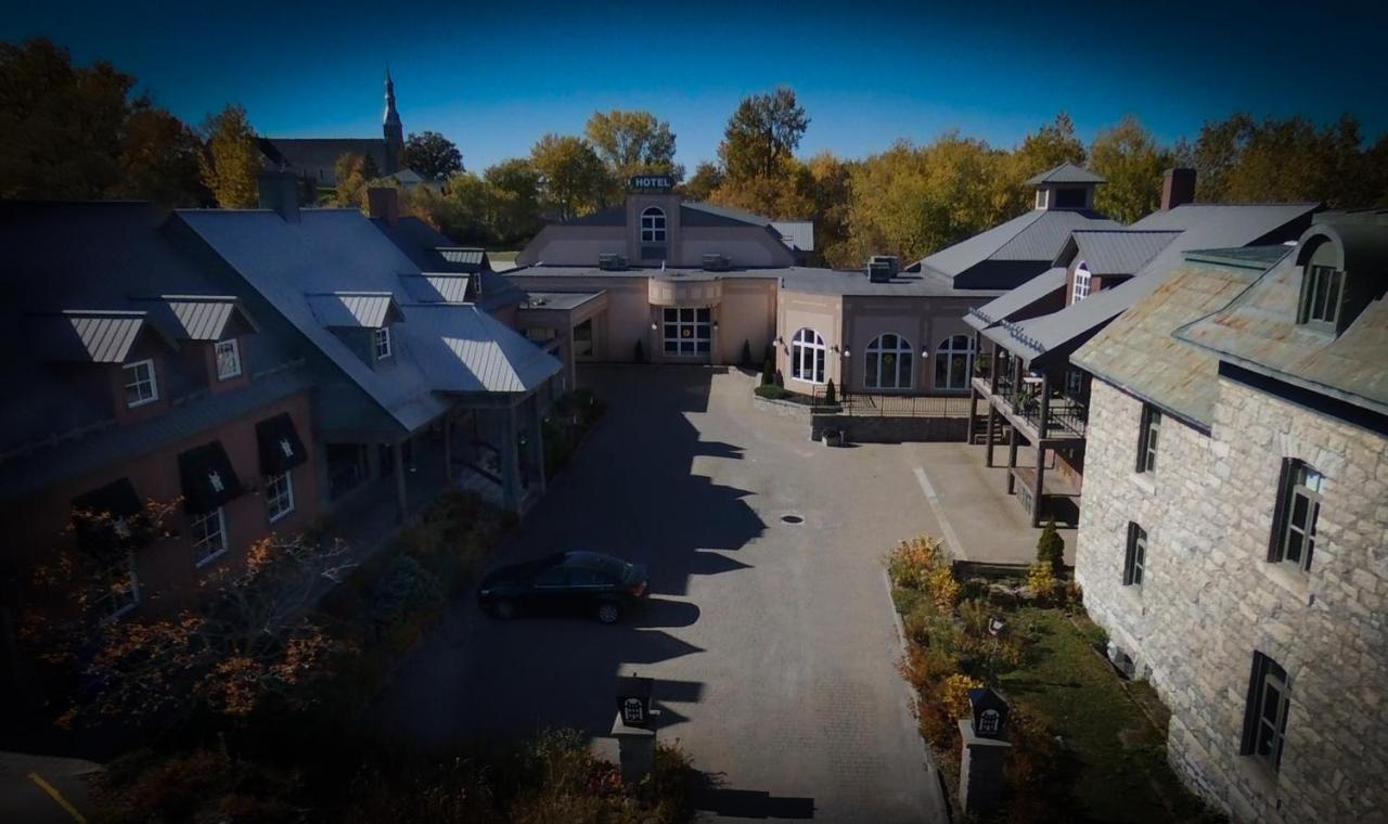 Chateau Logue Hotel Maniwaki Екстериор снимка