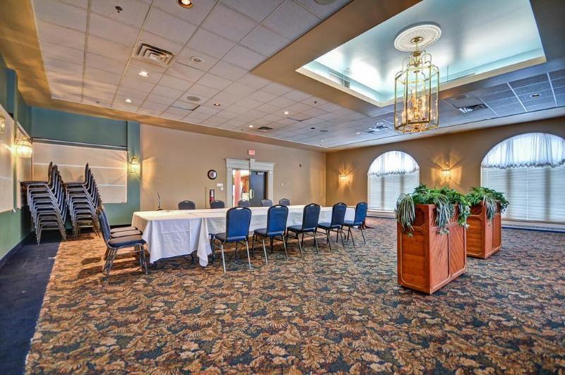 Chateau Logue Hotel Maniwaki Екстериор снимка