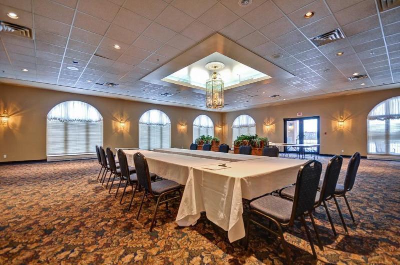 Chateau Logue Hotel Maniwaki Екстериор снимка
