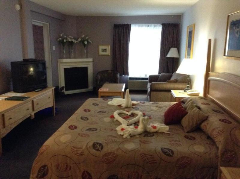 Chateau Logue Hotel Maniwaki Екстериор снимка